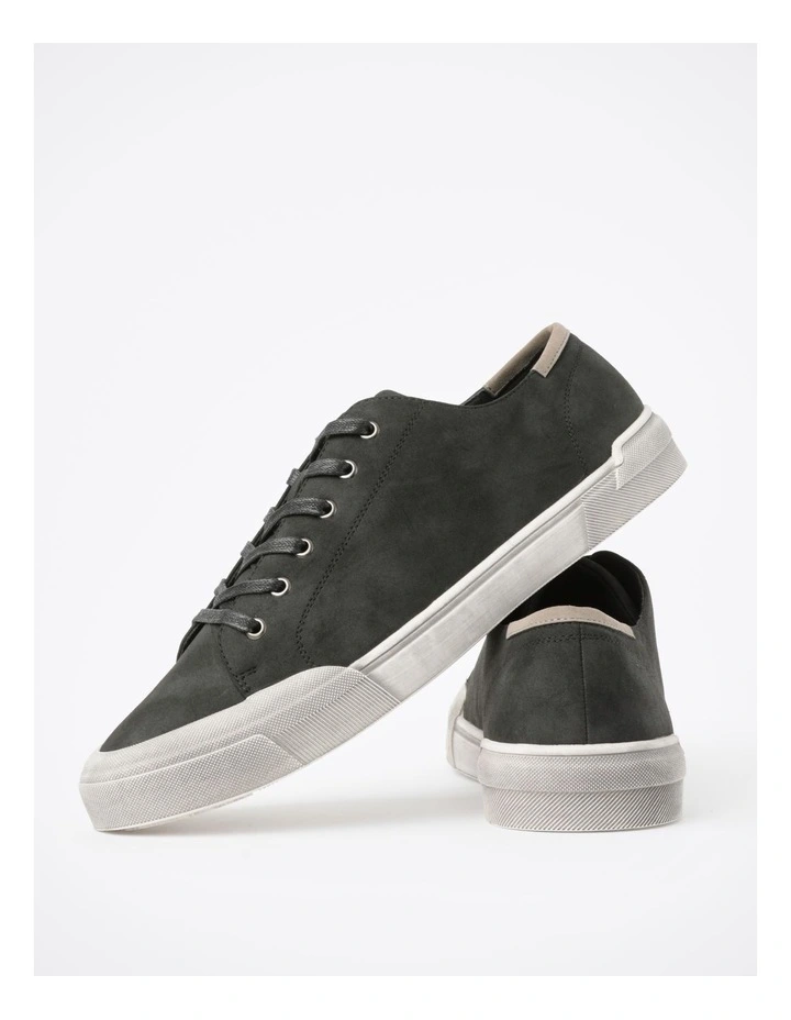 Howie Sneaker in Black