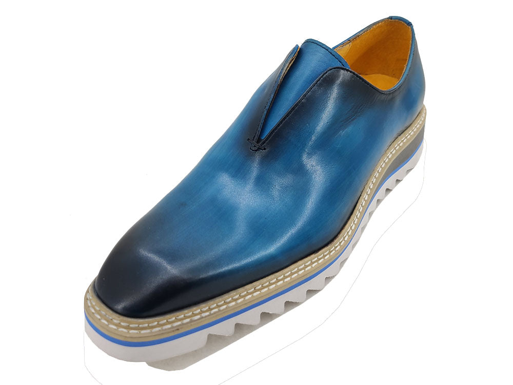 Laceless Loafer with Contrast color lightweight sole