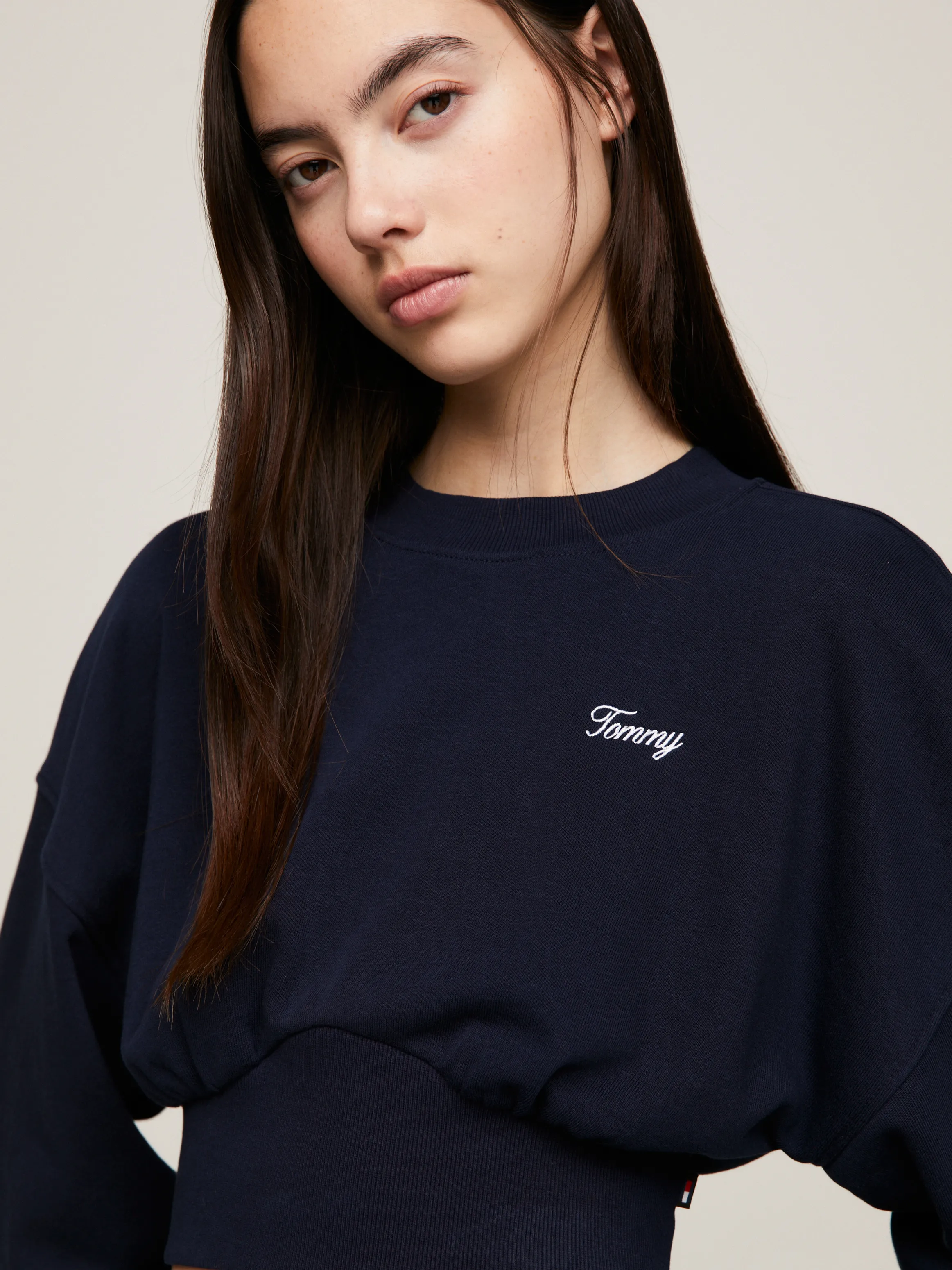 Script Logo Relaxed Cropped Sweatshirt | Sweatshirts & Hoodies | Tommy Jeans