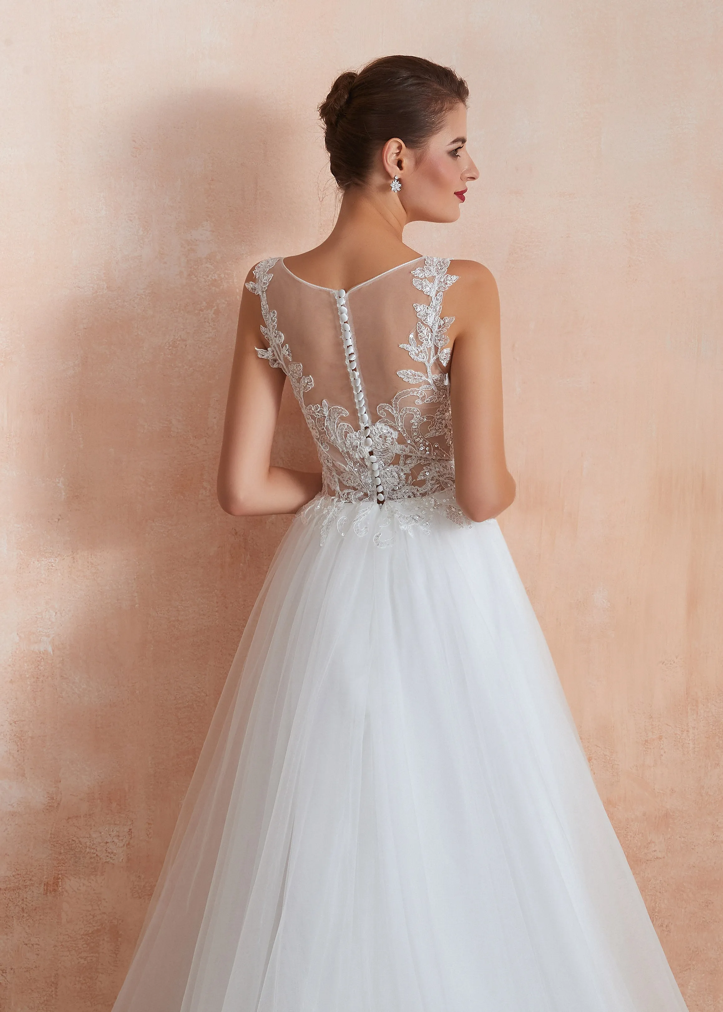 Sleeveless Lace Wedding Dress with Tulle Skirt EN3402